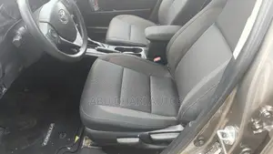 Toyota Corolla LE (1.8L 4cyl 2A) 2018