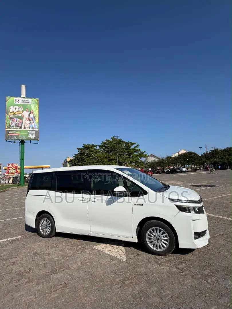 Toyota Corolla LE (1.8L 4cyl 2A) 2018