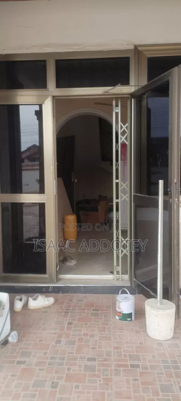 2bdrm Apartment in Spintex Marina Mall, Baatsona Total for rent