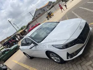 Hyundai Elantra Limited 2021 White