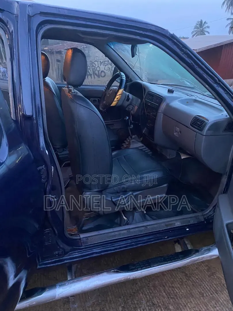 Nissan Hardbody 2009 Blue