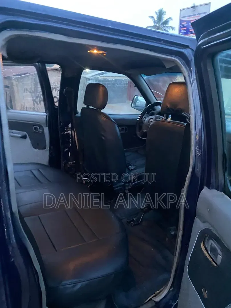 Nissan Hardbody 2009 Blue