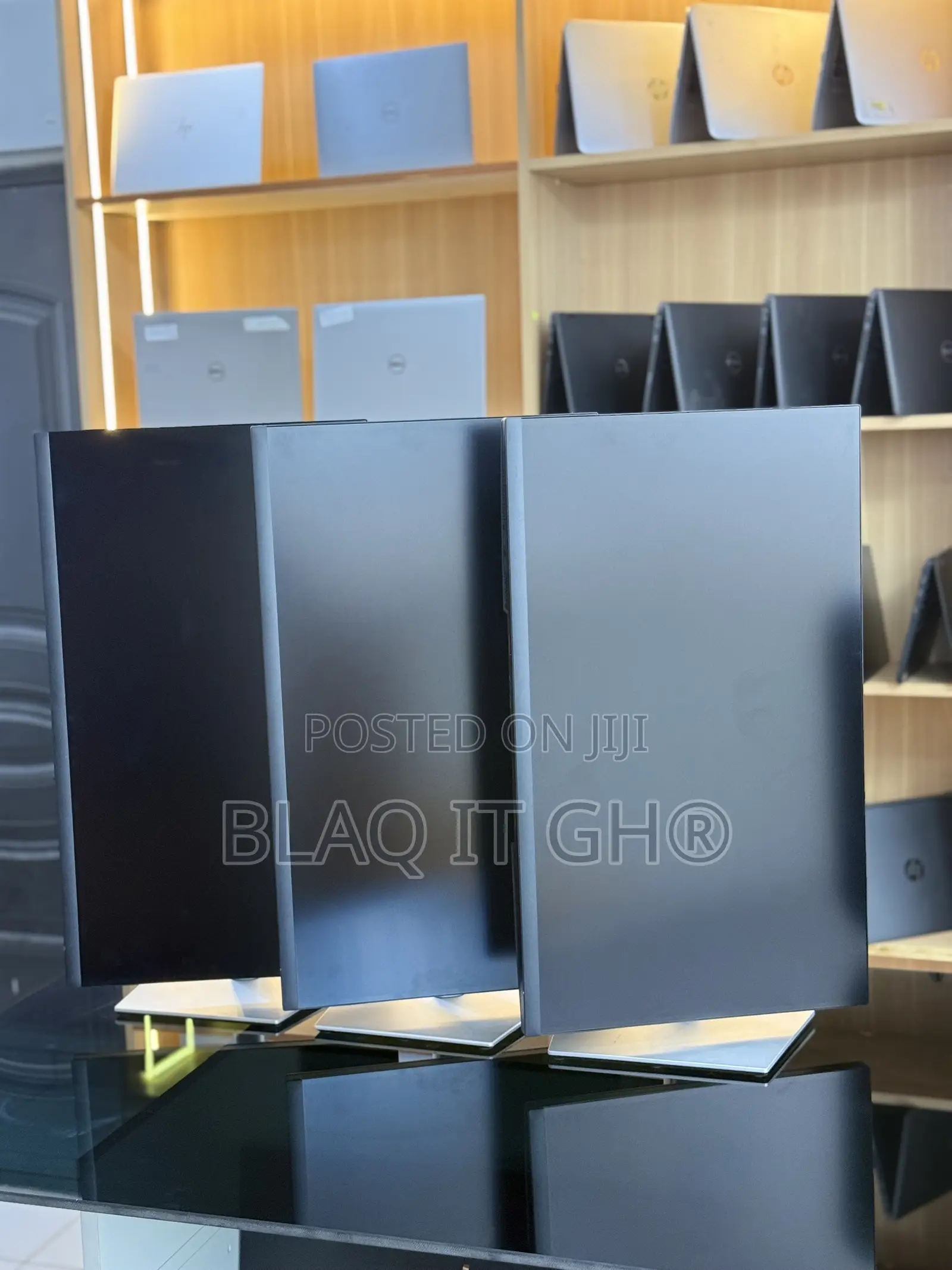 Dell P2721Q 27” 4K UHD IPS Edgeless Monitor