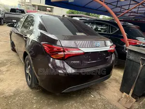 Toyota Corolla 2017 Brown