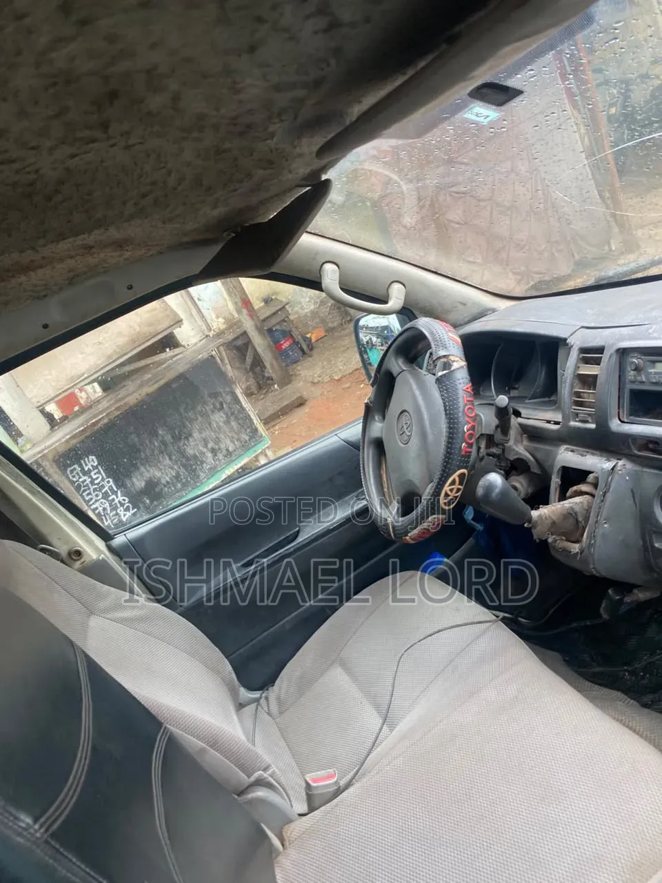 Toyota HiAce 2010 White