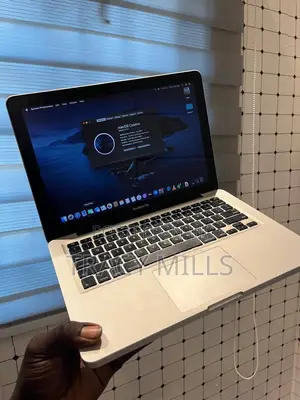 Laptop Apple MacBook 2010 6GB Intel Core i5 SSD 256GB