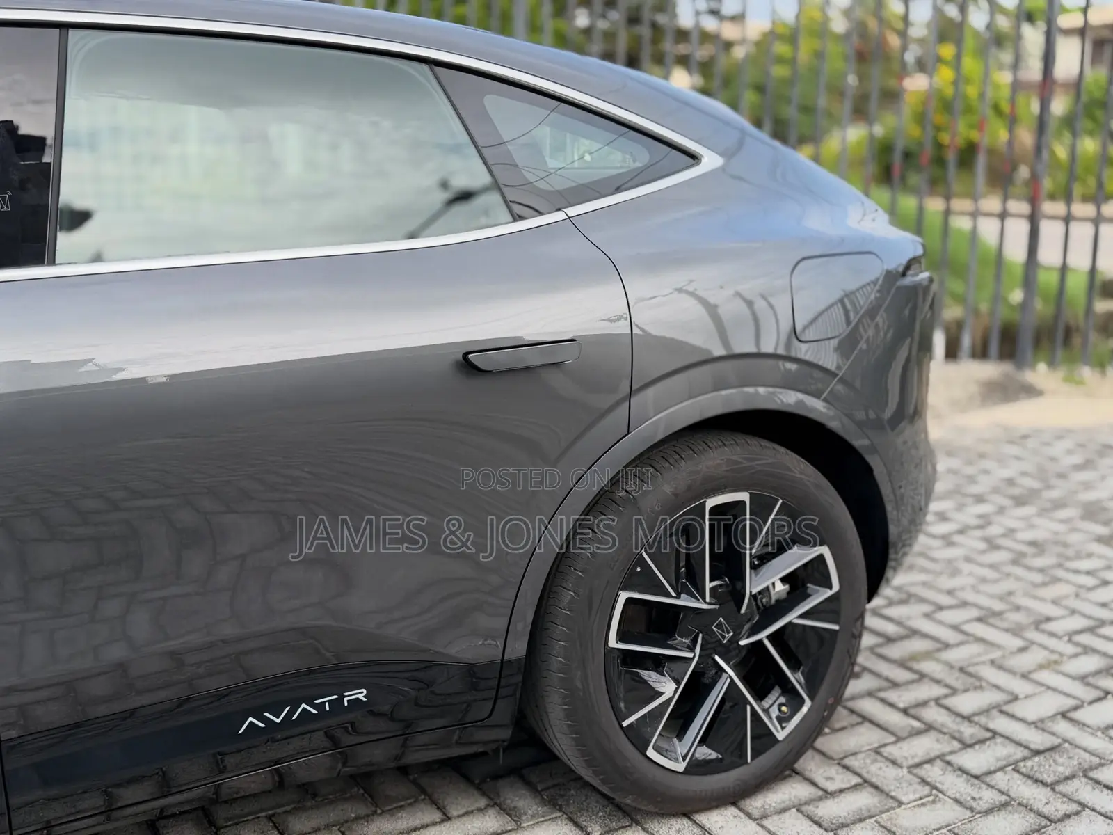 New Avatr 11 2025 Gray