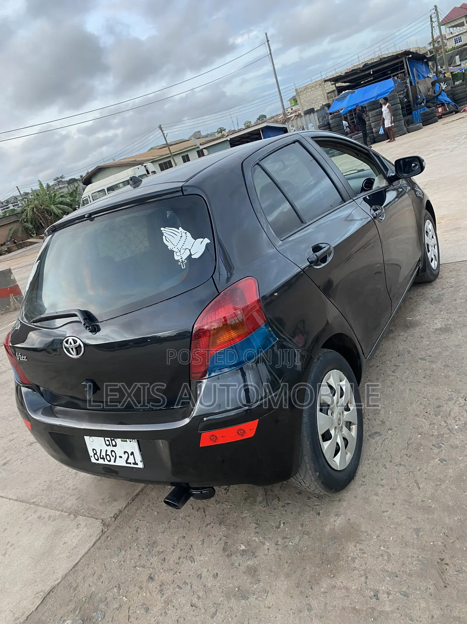 Toyota Vitz 1.3 AWD 5dr 2010 Black