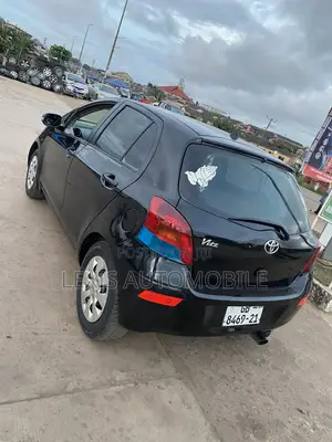 Toyota Vitz 1.3 AWD 5dr 2010 Black
