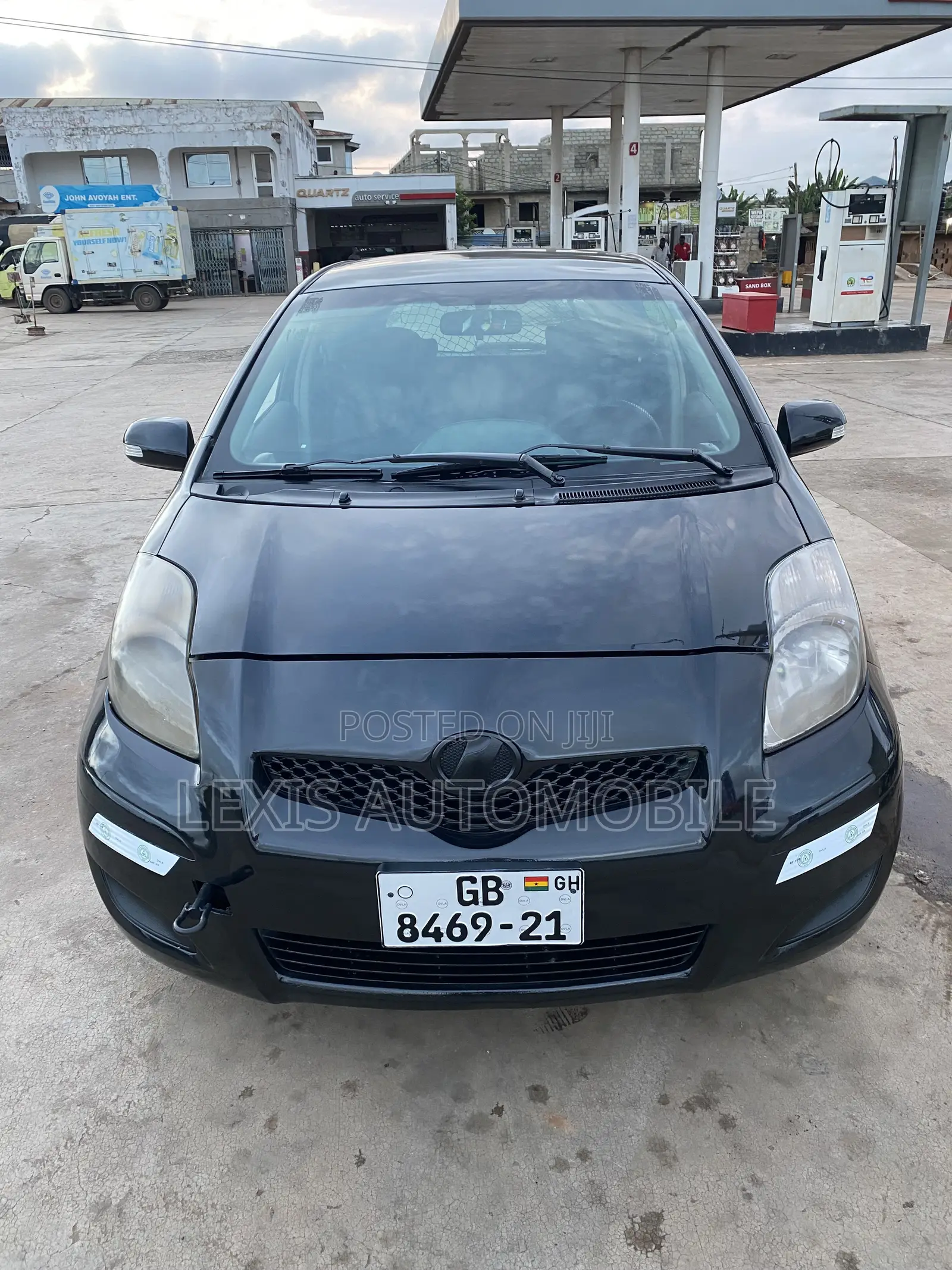 Toyota Vitz 1.3 AWD 5dr 2010 Black