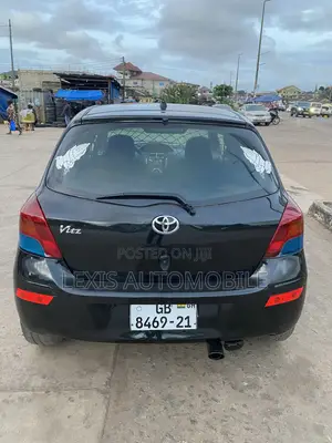 Toyota Vitz 1.3 AWD 5dr 2010 Black