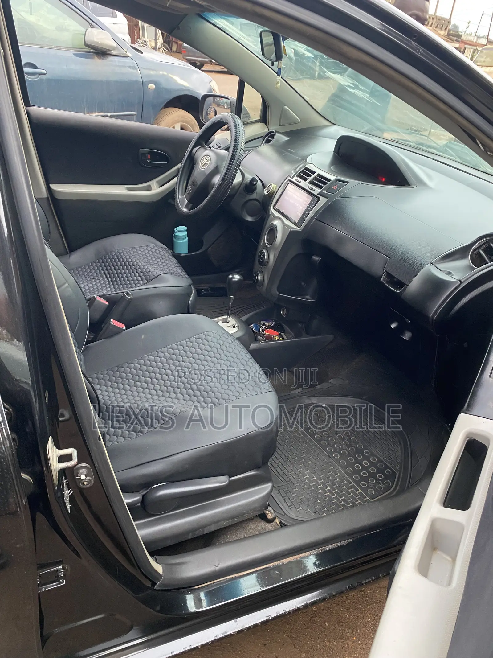Toyota Vitz 1.3 AWD 5dr 2010 Black