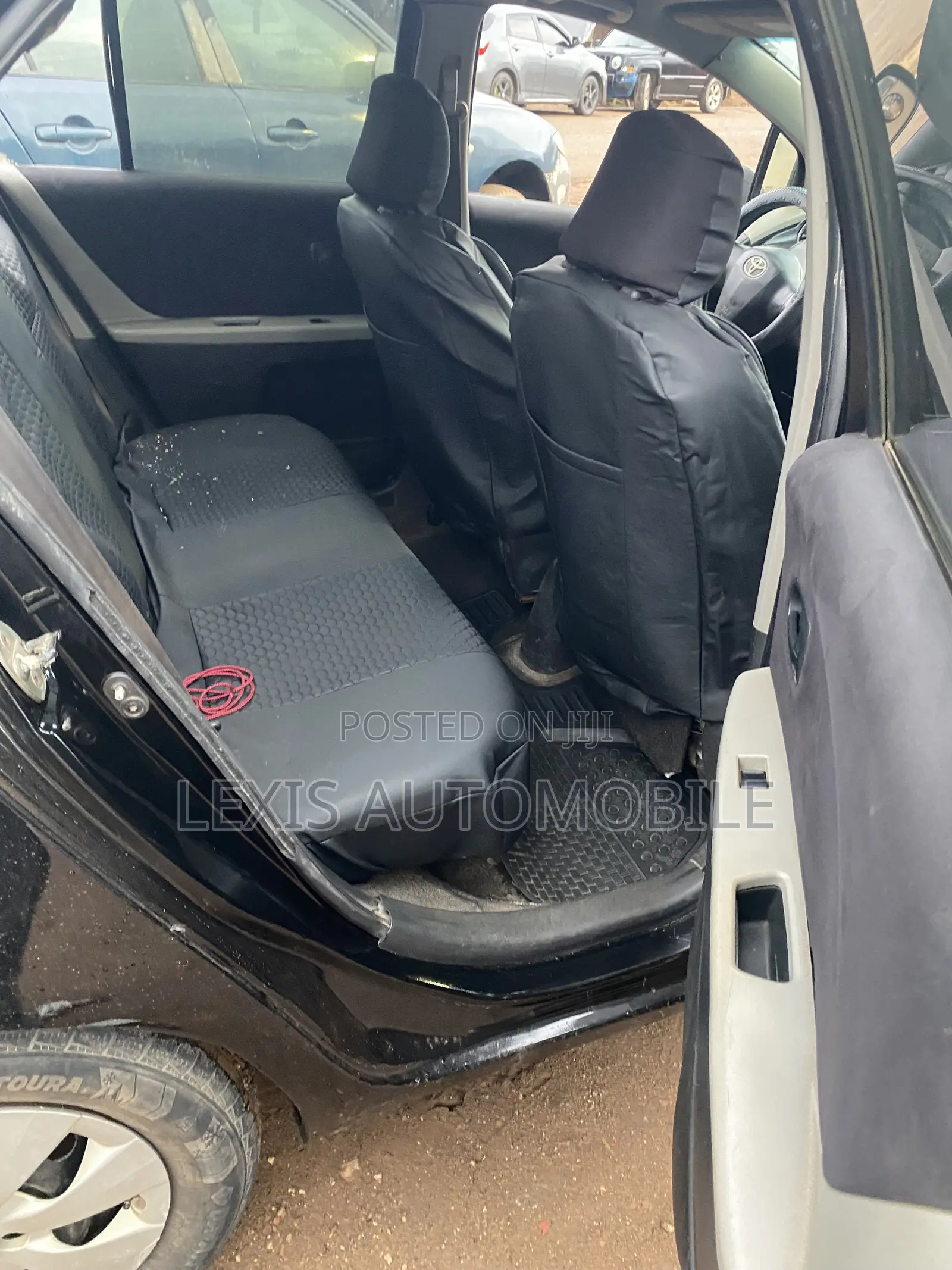 Toyota Vitz 1.3 AWD 5dr 2010 Black