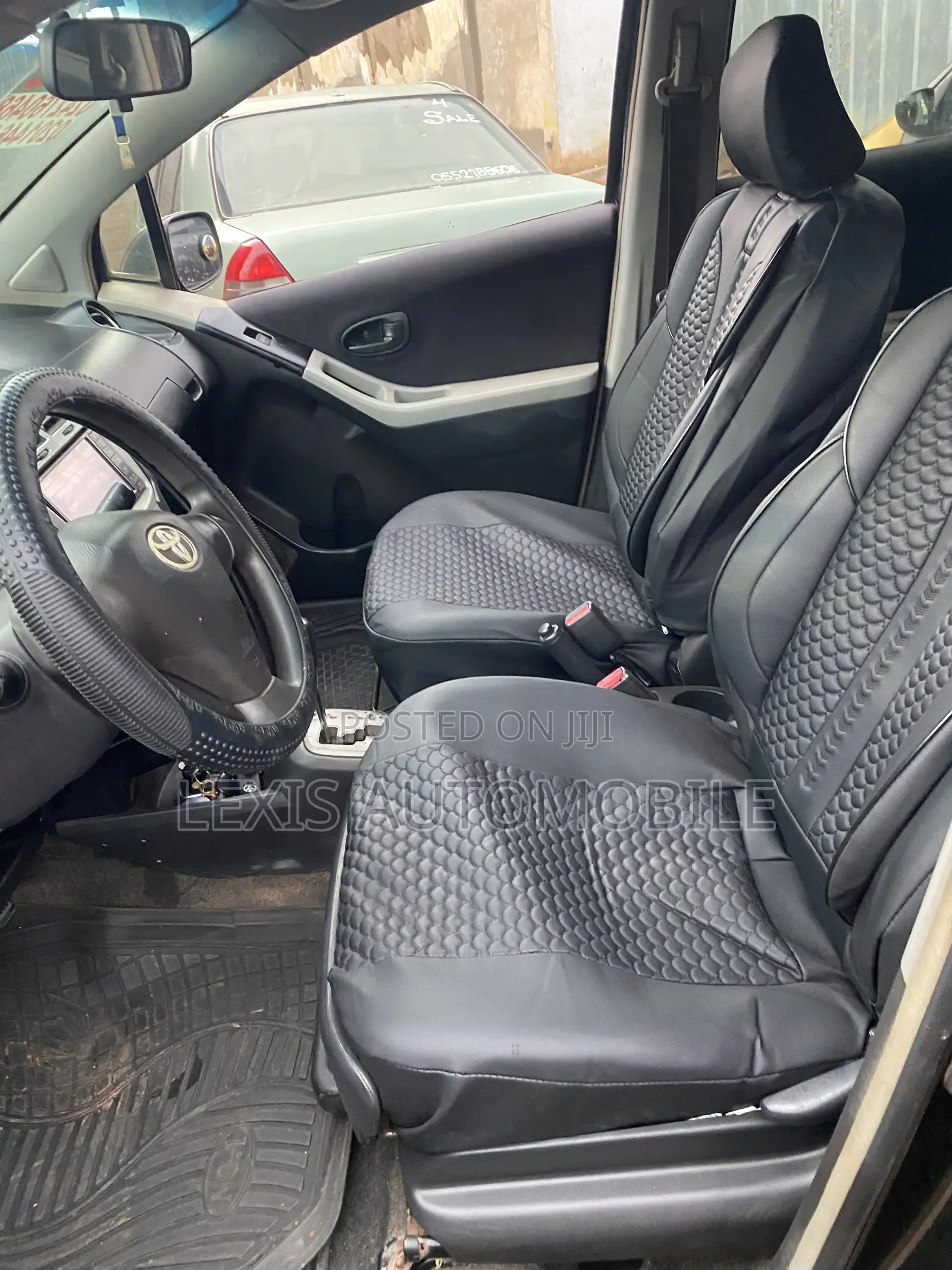 Toyota Vitz 1.3 AWD 5dr 2010 Black