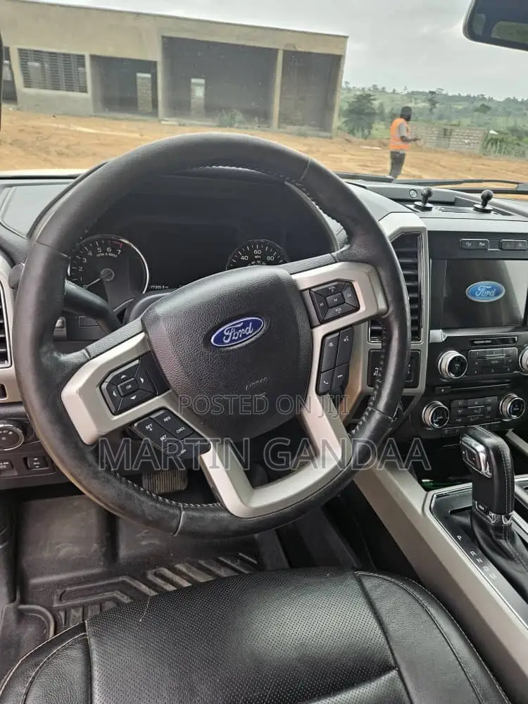 Ford F-150 Lariat 4x2 SuperCab Styleside 8 ft. box 163 in. WB 2018