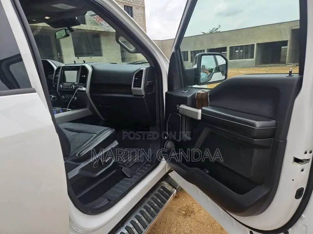 Ford F-150 Lariat 4x2 SuperCab Styleside 8 ft. box 163 in. WB 2018