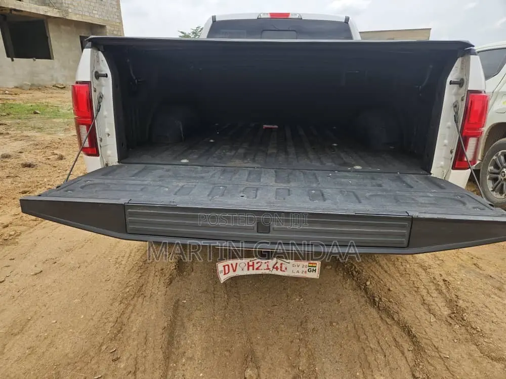 Ford F-150 Lariat 4x2 SuperCab Styleside 8 ft. box 163 in. WB 2018