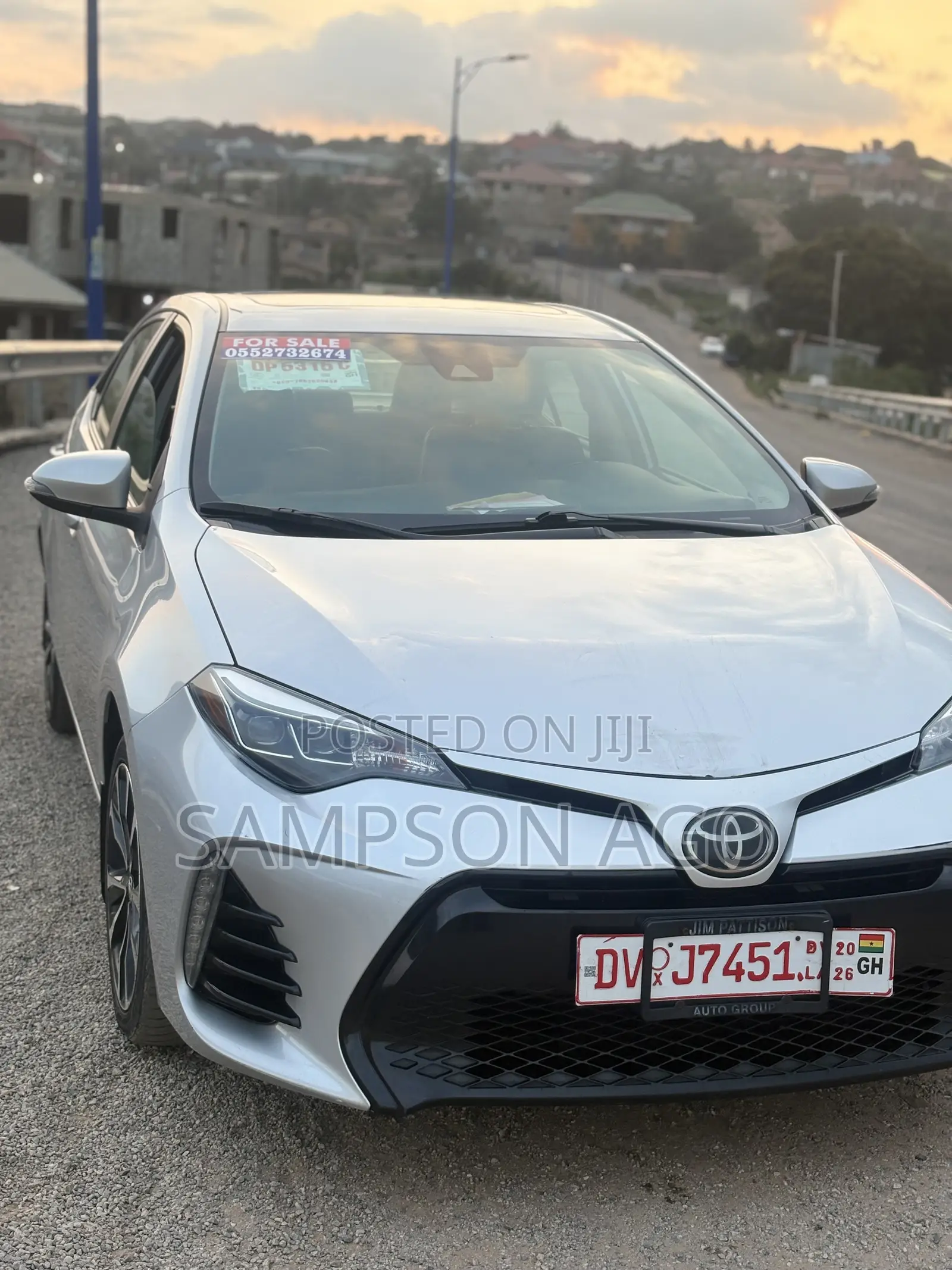 Toyota Corolla SE (1.8L 4cyl 6M) 2018 Silver
