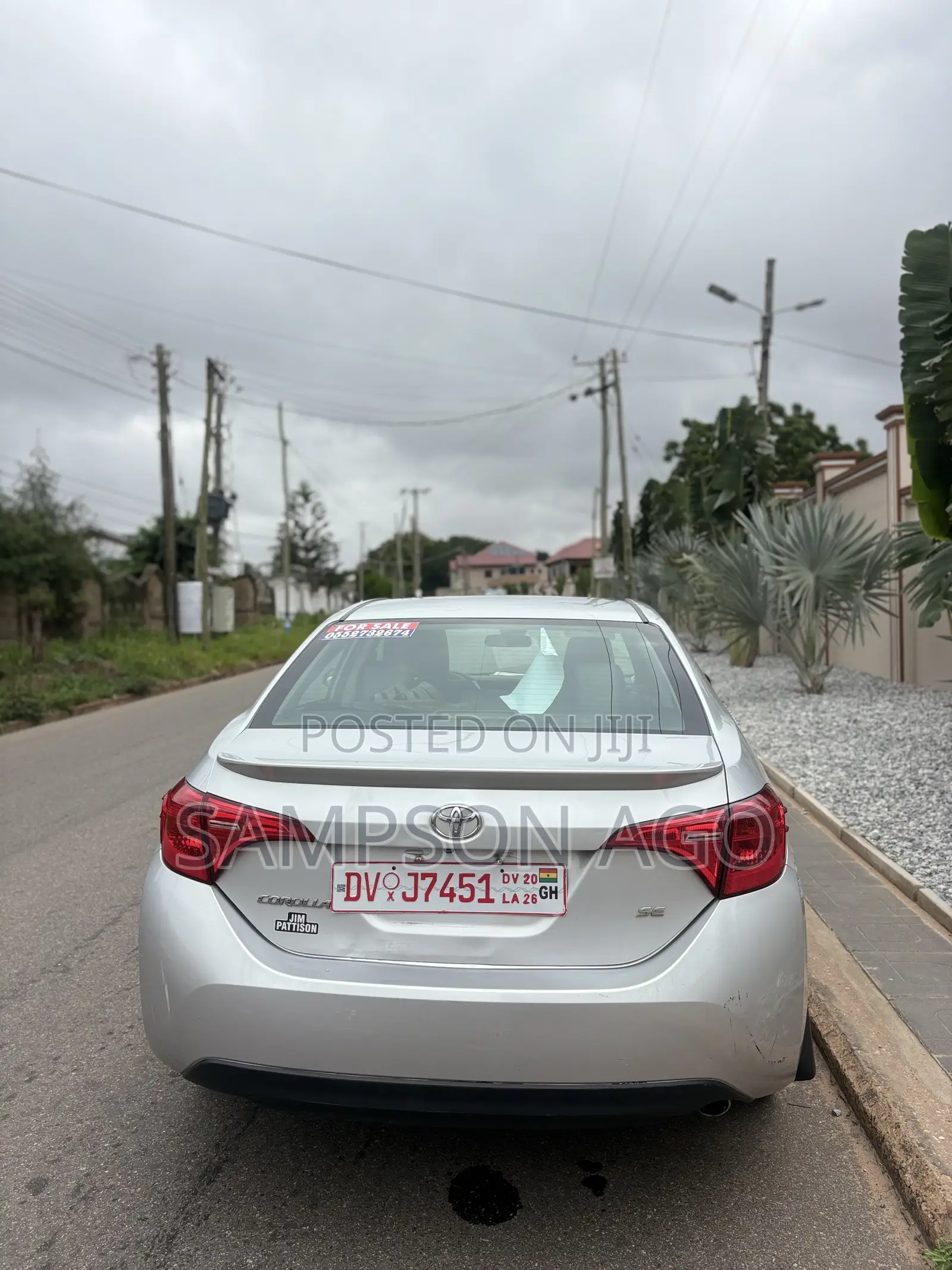 Toyota Corolla SE (1.8L 4cyl 6M) 2018 Silver