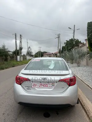 Toyota Corolla SE (1.8L 4cyl 6M) 2018 Silver