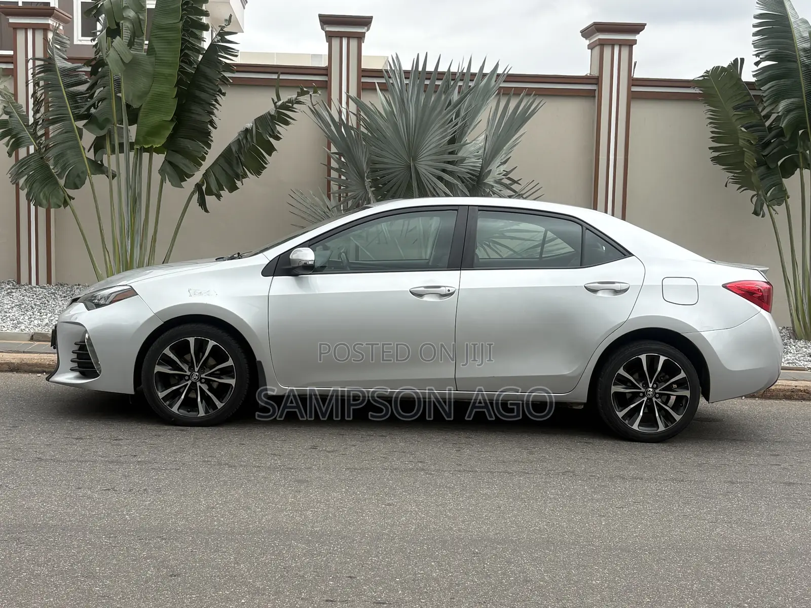 Toyota Corolla SE (1.8L 4cyl 6M) 2018 Silver