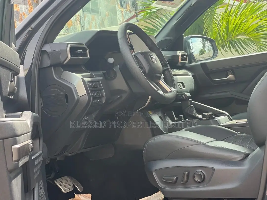 Toyota Tacoma Limited Double Cab 4WD 5.0 ft. SB 2025 Gray
