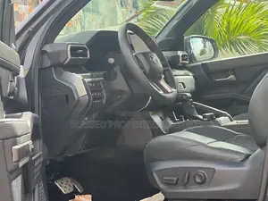 Toyota Tacoma Limited Double Cab 4WD 5.0 ft. SB 2025 Gray