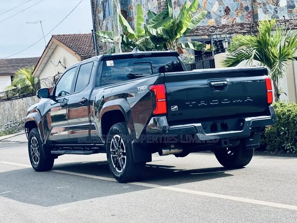 Toyota Tacoma Limited Double Cab 4WD 5.0 ft. SB 2025 Gray