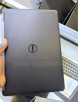 Laptop Dell Latitude E5270 8GB Intel Core i5 SSD 256GB