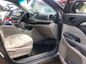 Toyota Highlander LE 4x2 (2.7L 4cyl 6A) 2016 Gray