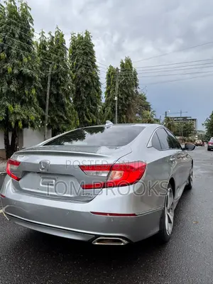 Honda Accord Touring 2.0T 2018 Silver