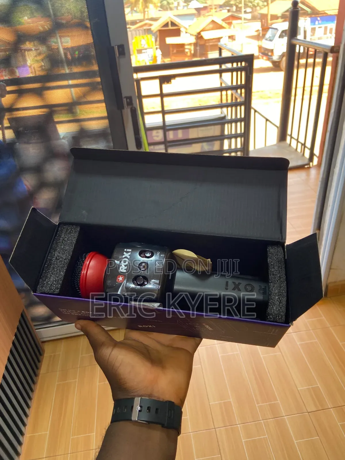 Wireless Handheld Karaoke Microphone - Built-in Speaker & LED Light