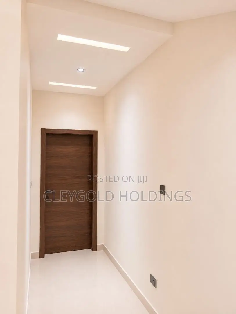 3bdrm Duplex in Lake Side Estate for sale