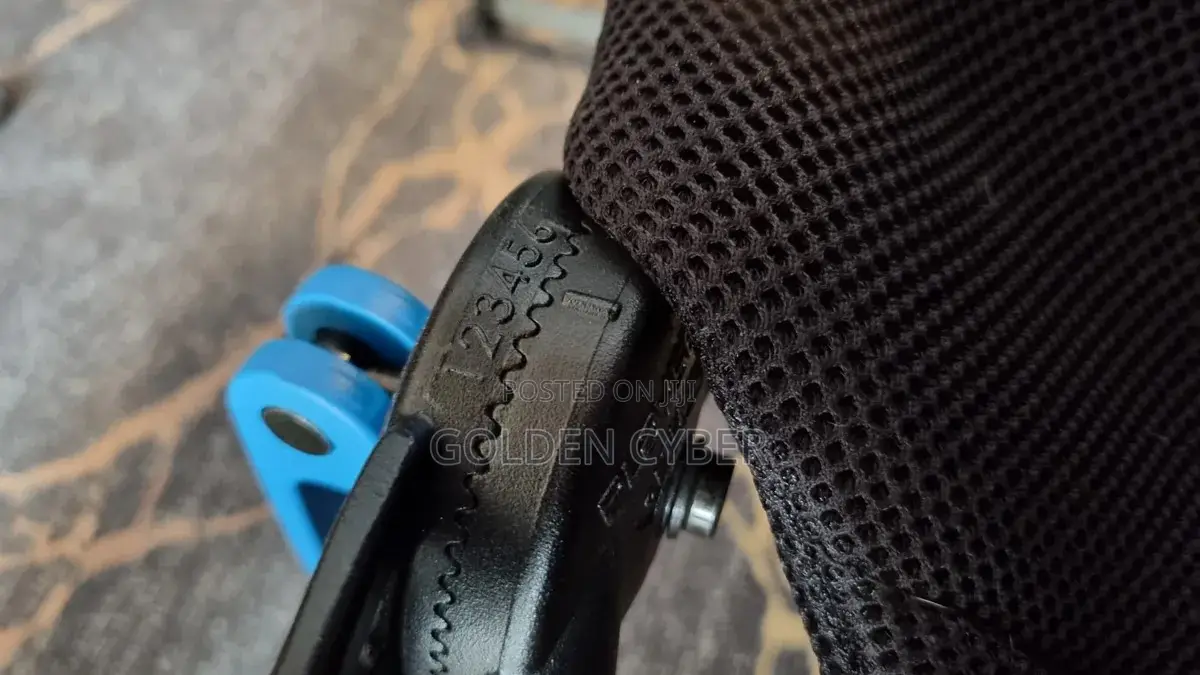 Logitech G923 Racing Wheel & Logitech Challenge X Seat