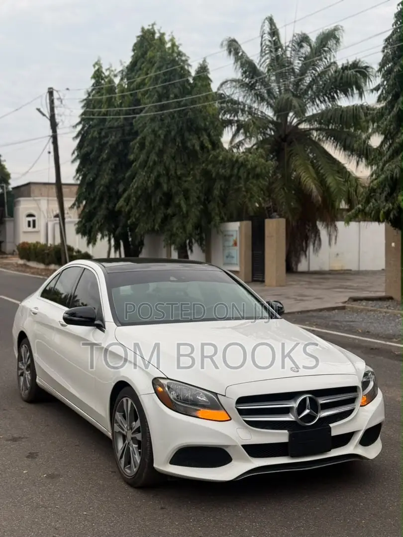 Mercedes-Benz C300 Luxury 4matic Sedan AWD (2.0L 4cyl 7A) 2017 White