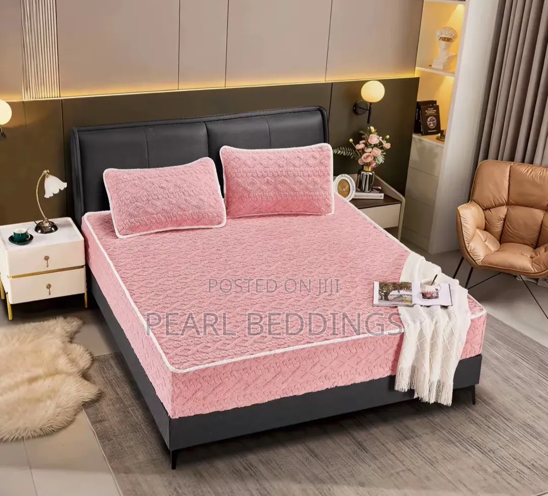 High Quality Comfy Soft Fluffy Waterproof Mattress Protector Available
