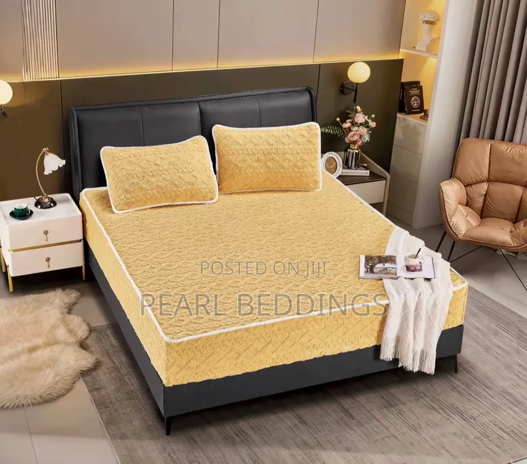 High Quality Comfy Soft Fluffy Waterproof Mattress Protector Available