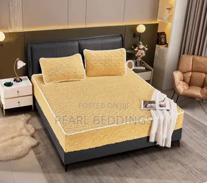 High Quality Comfy Soft Fluffy Waterproof Mattress Protector Available