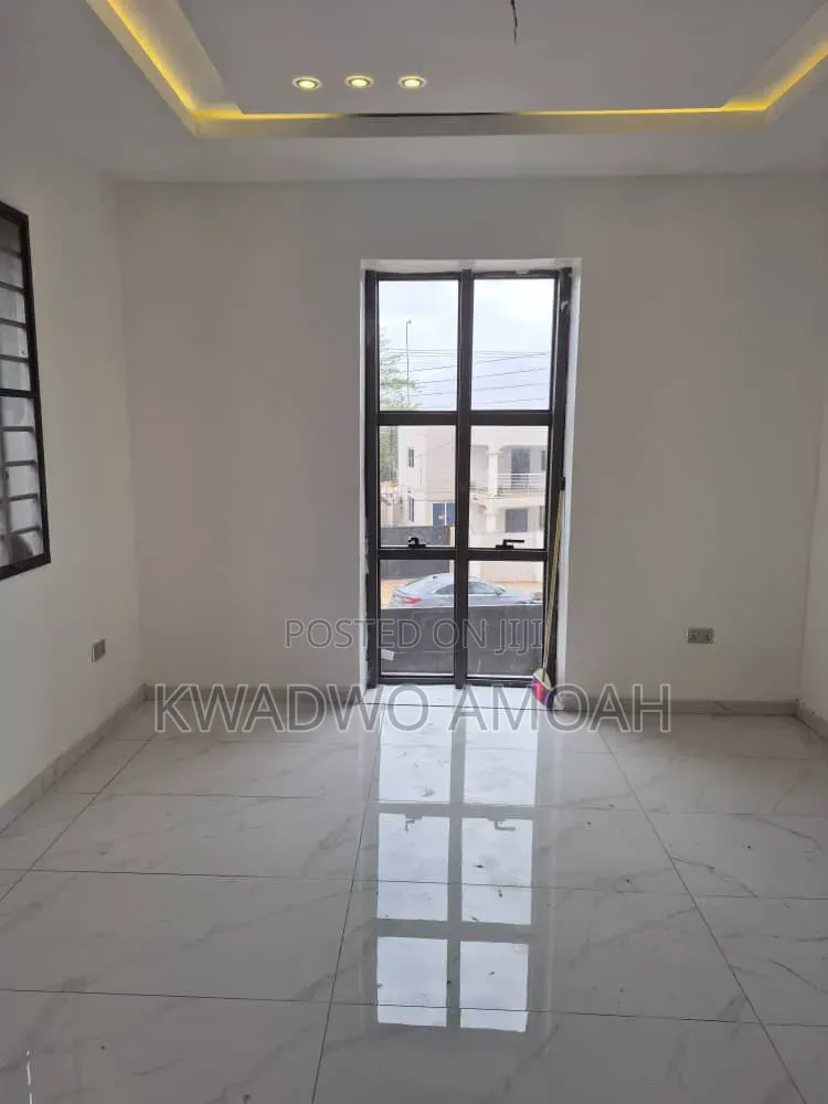 4bdrm House in Ashoman Estate, Police Station for sale