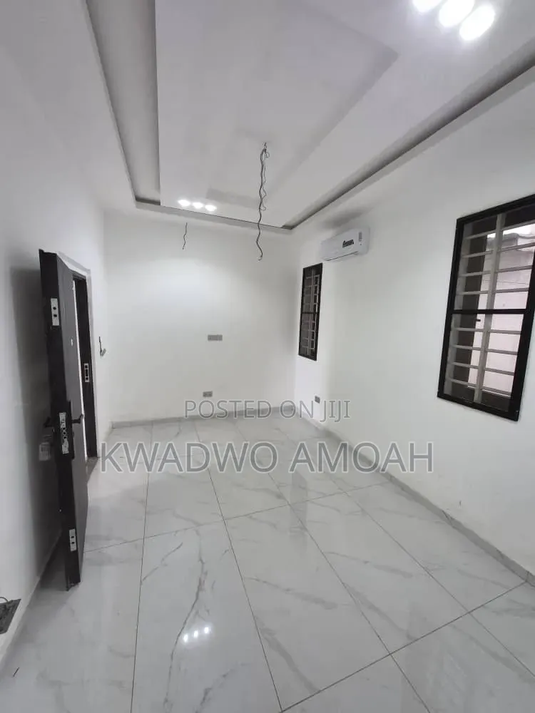4bdrm House in Ashoman Estate, Police Station for sale