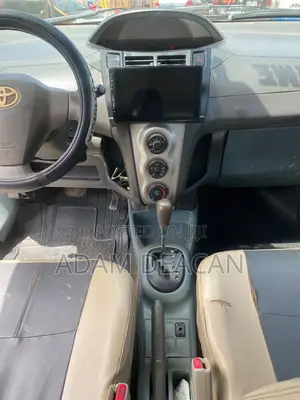 Toyota Vitz 2010