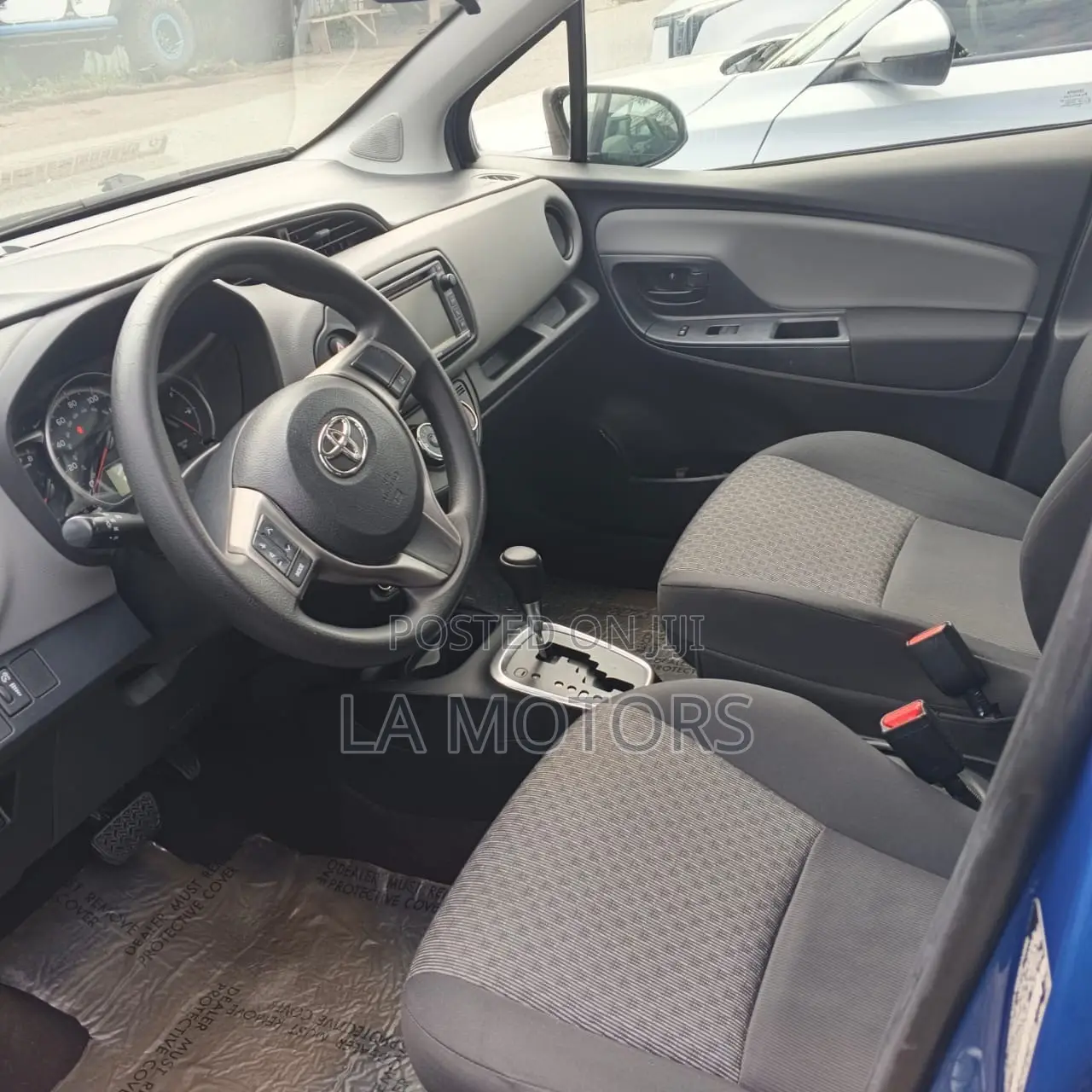 Toyota Yaris 2017 Blue