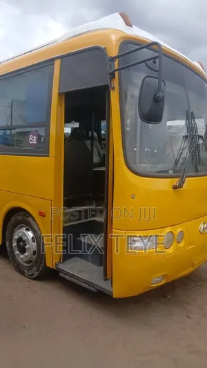 Hyundai Aero Town 2016 Yellow