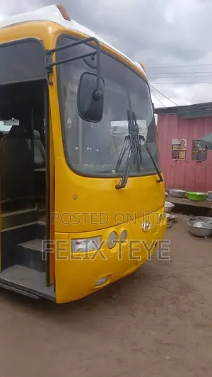 Hyundai Aero Town 2016 Yellow