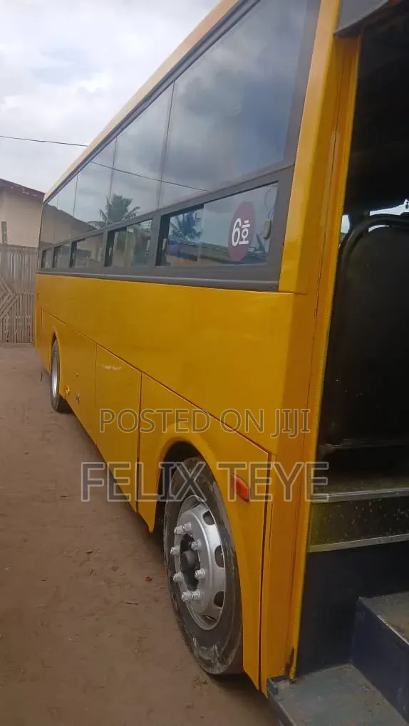Hyundai Aero Town 2016 Yellow