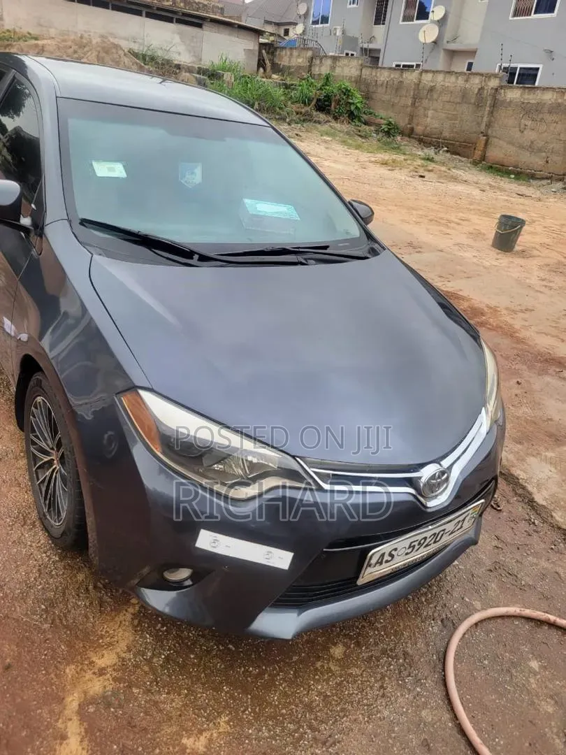 Toyota Corolla LE 4dr Sedan (1.8L 4cyl CVT) 2016 Gray