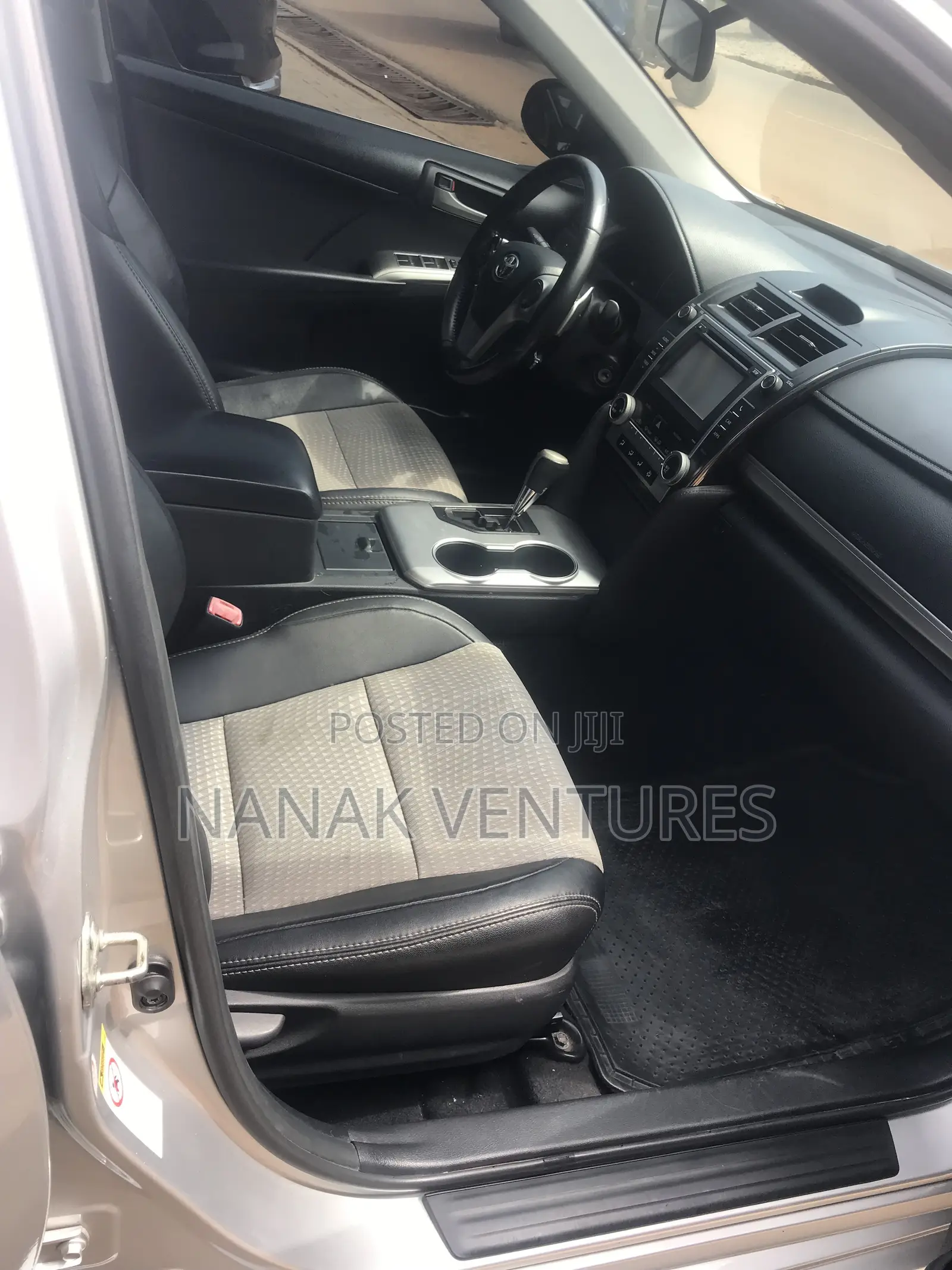 Toyota Camry SE Sport 4dr Sedan (2.5L 4cyl 6A) 2014 Silver