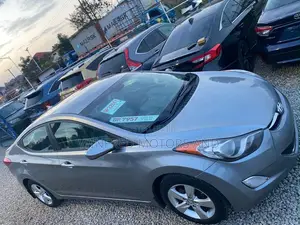 Hyundai Elantra GLS Sedan FWD (1.8L 4cyl 6A) 2013 Gray