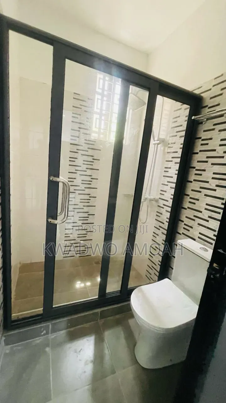 3bdrm House in Olebu for sale