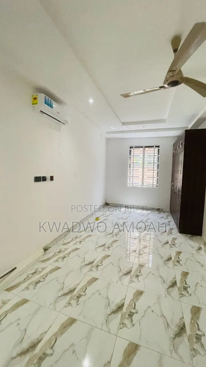 3bdrm House in Olebu for sale